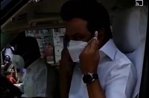 முகத்தை பார்க்க வேண்டும் மாஸ்க்கை கழற்றுங்கள் என முதல்வரை பார்த்து கூறிய மாணவி....