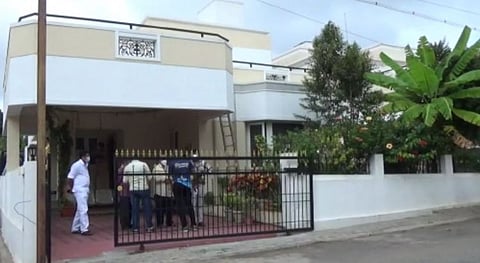 கடன் தொல்லையால் ஒரே குடும்பத்தை சேர்ந்த 4 பேர் தற்கொலை செய்து கொண்ட அதிர்ச்சி சம்பவம்...