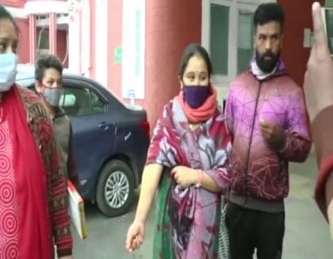 பிரசவத்திற்காக அனுமதிக்கப்பட்ட பெண்ணின் கையில் சிக்கிய ஊசி..உதகையில் பரபரப்பு