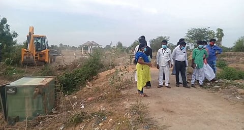 மர்மமான முறையில் கர்ப்பிணி மரணம்... உடலை தோண்டி எடுத்து பிரேத பரிசோதனை...