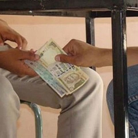 நிலத்தை அளக்க 10 ஆயிரம் லஞ்சம்... காஞ்சிபுரத்தில் நில அளவையர் கைது...