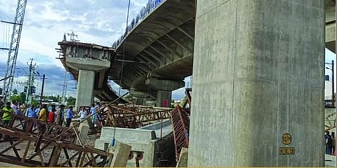 மதுரை மேம்பால விபத்து குறித்து நேரில் ஆய்வு...  10 நாட்களில் அறிக்கை சமர்ப்பிக்கப்படும்...