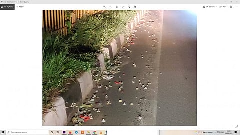சென்னை-டெல்லி தேசிய நெடுஞ்சாலையில் சிதறி கிடந்த ஆணுறைகள்- வாகன ஓட்டிகள் முகம் சுழிப்பு