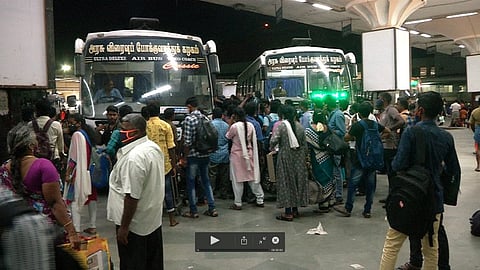 விநாயகர் சதுர்த்தியையொட்டி சொந்த ஊர்களுக்கு செல்ல கோயம்பேட்டில் குவிந்த மக்கள்...