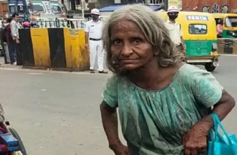 பிளாட்ஃபாமில் வசித்து வந்த முன்னாள் முதலமைச்சரின் உறவினரின் புகைப்படம் இணையத்தில் வைரல்...