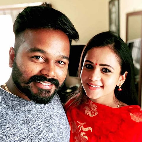 சொகுசு கார் வாங்கிய மணிமேகலை.. புகைப்படத்துடன் வெளியிட்ட கணவர்