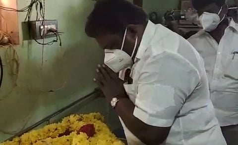 நீட் தேர்வு அச்சத்தால் தற்கொலை செய்த கொண்ட மாணவி உடலுக்கு அமைச்சர் சிவசங்கர் நேரில் அஞ்சலி!