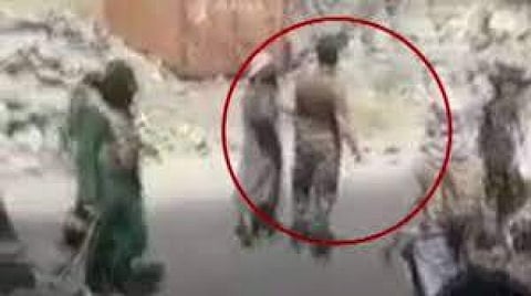 பொதுமக்களை கொடூரமாக கொலை செய்யும் தலிபான்கள்: பிபிசி வெளியிட்ட அதிர்ச்சி வீடியோ...