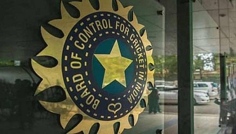 முன்னாள் இந்திய வீரர்கள் இருவர் இந்திய அணியின் புதிய பயிற்சியாளராக நியமிக்க வாய்ப்பு..?!