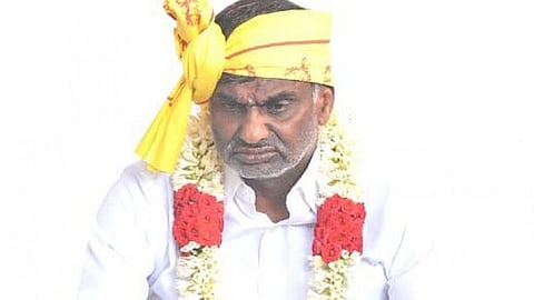 லஞ்ச ஒழிப்பு சோதனையில் சிக்கிய முன்னாள் அமைச்சர் கே.சி.வீரமணியை சந்தித்து ஆறுதல் கூறிய முன்னாள் அமைச்சர்கள்