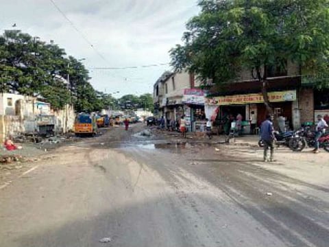 கிடப்பில் கிடக்கும் பாதாள சாக்கடை பணி: வாகன ஓட்டிகள் அதிருப்தி