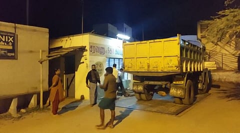 தாராபுரம் பகுதியில் தொடரும் மணல்திருட்டு... நடவடிக்கை எடுக்க கோரும் பொதுமக்கள்...