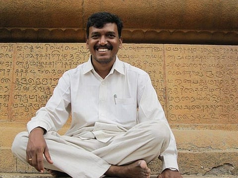 கல்லூரி மாணவியுடன் ஆபாச சாட்டிங்... பேராசிரியரை பணிநீக்கம் செய்தது கல்லூரி நிர்வாகம்...