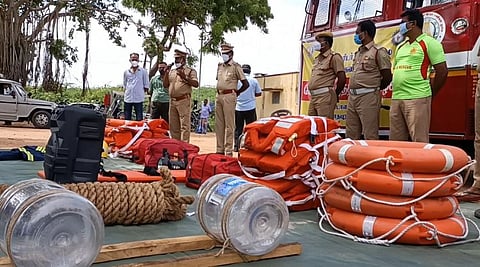 கல்லூரி மாணவர்களுக்கு விழிப்புணர்வு... பேரிடர் மீட்பு ஒத்திகை நிகழ்ச்சி...
