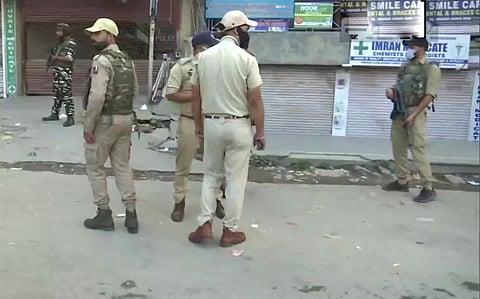 ஜம்மு காஷ்மீரில் பயங்கரவாதிகள் தாக்குதல்... மூன்று இடங்களில் தொடர் தாக்குதல் ...