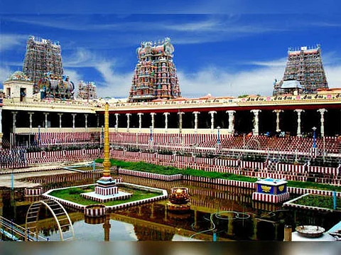 மீனாட்சி கோவில் முன்பு பாஜகவினர் போராட்டம்