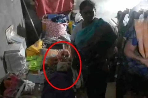 ஜெபம் செய்தால் இறந்தவர் உயிர்த்தெழுந்துவிடுவார்- தாயின் சடலத்தை விட்டிற்குள் வைத்து மகள்கள் ஜெபம்