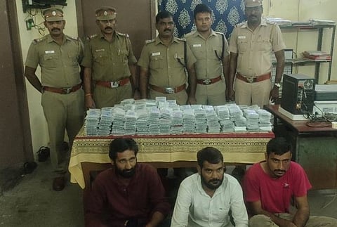 ரூ.15 லட்சம் மதிப்பிலான செல்போன் உதிரிபாகங்களை கொள்ளை-3 பேர் கைது