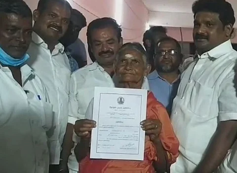 எதிர்த்து போட்டியிட்டவர்களை டெபாசிட் காலி செய்த 90 வயது பாட்டி: 1000 வாக்குகள் வித்தியாசத்தில் வெற்றி பெற்று தலைவரான பெருமாத்தாள்...