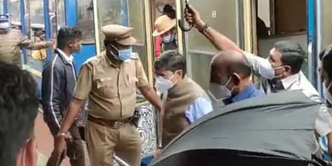 உதகை-குன்னூர் இடையேயான மலை ரயிலில் பயணம் செய்த ஆளுநர்....