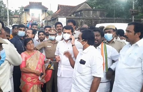 மழை வெள்ளத்தால் பாதிக்கப்பட்ட இடங்களில் அமைச்சர்கள் ஆய்வு