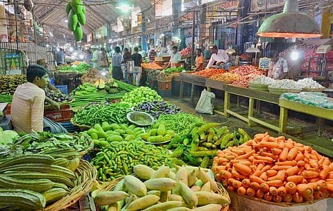 கனமழையால் கோயம்பேடு சந்தைக்கு காய்கறி வரத்து குறைவு- விலை உயரும் அபாயம்