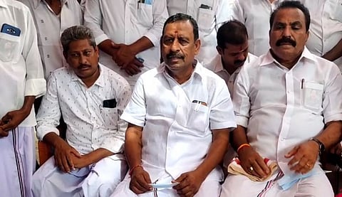 ஒரு ரைடா இரண்டு ரைடா தொடர்ந்து சோதன....இது அரசியல் காழ்ப்புணர்ச்சி...முன்னாள் அமைச்சர் ஓ எஸ் மணியன்