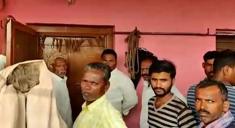 கருப்பு பூஞ்சையில் மனைவி உயிரிழப்பு: மனமுடைந்து குழந்தைகளை கொன்றுவிட்டு தற்கொலை செய்துகொண்ட தந்தை...