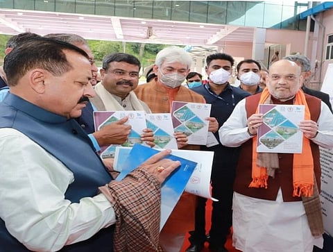 காஷ்மீரில் பல்வேறு வளர்ச்சி திட்டப்பணிகளை தொடங்கி வைத்தார் உள்துறை அமைச்சர் அமித்ஷா...