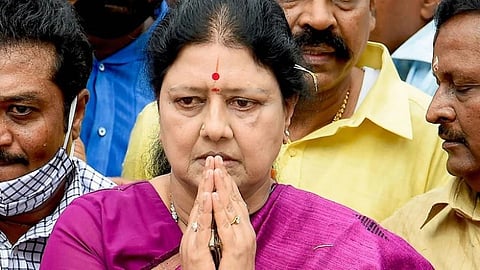 தென் மாவட்டங்களுக்கு சசிகலா அரசியல் சுற்றுப் பயணம்... அதிமுக அதிருப்தியாளர்களை சந்திக்கத் திட்டம்...
