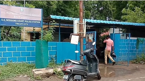 கள்ளத்தொடர்பால் கல்லூரி துணை முதல்வர் கடத்தல்... சிக்கிய 30 ஆபாச வீடியோக்கள்...