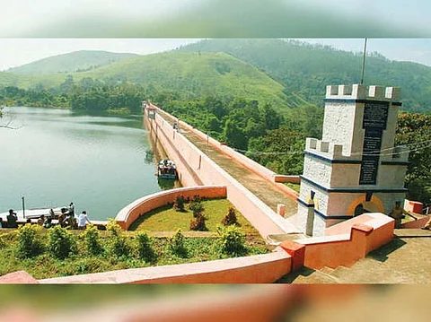 முல்லை பெரியாறு அணையில் இருந்து கேரளாவுக்கு உபரி நீர் திறப்பு... மக்கள் பாதுகாப்பான இடங்களுக்கு வெளியேற்றம்...