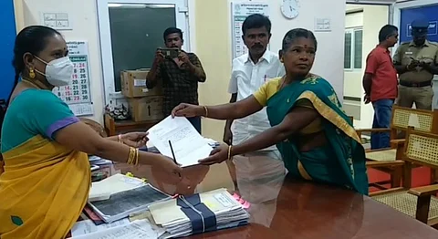 மாவட்டச் செயலாளர் பணம் கேட்டு மிரட்டல்... பதவி ஏற்ற 7வது நாளில் யூனியன் சேர்மன் ராஜினாமா...