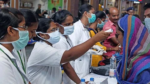 இந்தியாவில் கடந்த 24 மணி நேரத்தில் 12,514 பேருக்கு கொரோனா பாதிப்பு ....ஒரே நாளில் 251 பேர் உயிரிழப்பு