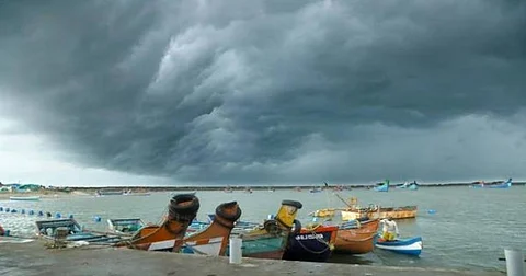 நாளை குறைந்த காற்றழுத்த தாழ்வு பகுதி உருவாக வாய்ப்பு: சென்னை வானிலை ஆய்வு மையம்...