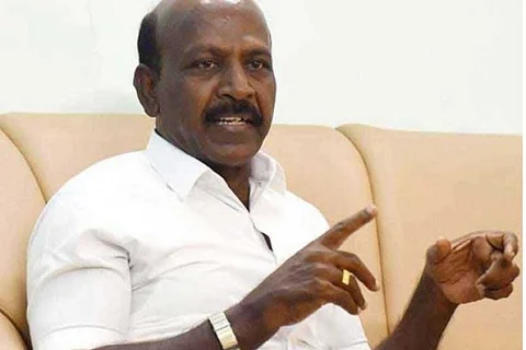 தடுப்பூசி செலுத்தும்போது, செவிலியர்கள் மிகைப்படுத்தி எதையும் கூற வேண்டாம்.... அமைச்சர் மா.சுப்பிரமணியன்