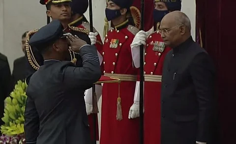 விங் கமாண்டர் அபிநந்தன் வர்தமனுக்கு வீர் சக்ரா விருது வழங்கி கவுரவிப்பு...