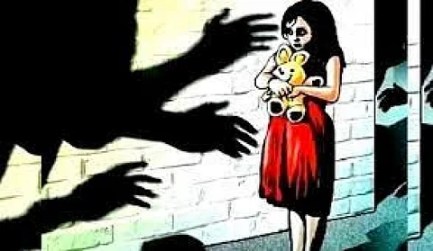 பள்ளி மாணவிக்கு பாலியல் தொல்லை கொடுத்த உதவி தலைமை ஆசிரியர் ...போலீசார் விசாரணை