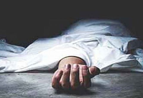 அரசு மருத்துவர் விஷ ஊசி செலுத்தி தற்கொலை....