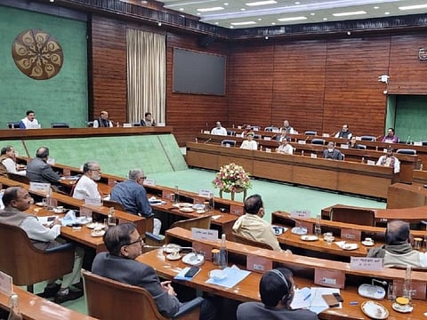 அனைத்து கட்சி கூட்டத்தில் நீட் தேர்வு விலக்கு உள்ளிட்ட 11 அம்ச கோரிக்கைகளை முன்வைத்த திமுக...