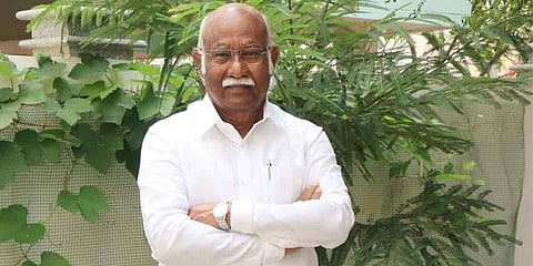 எல்லாருமே சசிகலா காலில் விழுந்தவர்கள்தான்:இப்போ என்னமோ யோக்கியர்கள் போல பேசுகிறார்கள்: விளாசும் அன்வர் ராஜா!!..