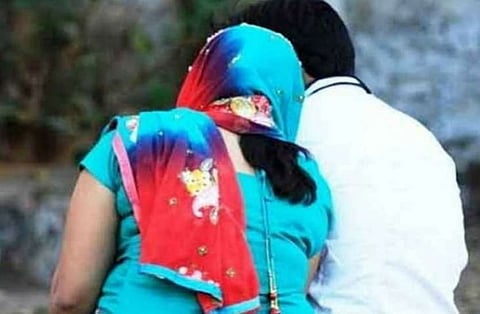 டியூசன் மாஸ்டருடன் உல்லாச வாழ்க்கை... திருமணத்துக்கு பின் சந்திக்க வரல, நம்பர் பிளாக்!! போட்டுத்தள்ள பக்கா ஸ்கெட்ச்...