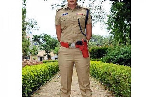 ஆணாக மாற அறுவை சிகிச்சை செய்யும் பெண் காவலர்.... அனுமதி அளித்த உள்துறை அமைச்சகம் ...!!!!