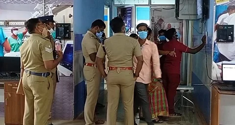 பிறந்து சில மணி நேரமே ஆன பெண்குழந்தை கழிவறை தண்ணீர் தொட்டியில் அமுக்கி கொலை கொடூரம்...