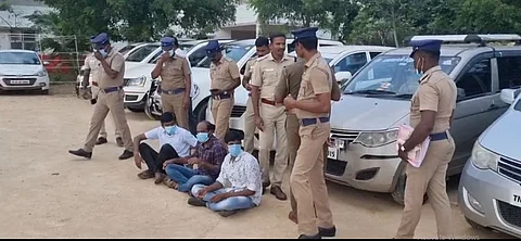 கார்களை வாடகைக்கு எடுத்து அடகு வைத்து சூதாடிய 3 பேர் கைது....16 கார்கள் பறிமுதல்....!!