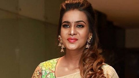 பட்டியலினத்தவரை அவதூறாக பேசிய வழக்கு...நடிகை மீரா மிதுனுக்கு நீதிமன்றம் சம்மன்...!