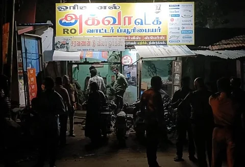 பரப்பரப்பான சிக்னல் அருகே பயங்கரம்...கடை வாசலில் வெட்டிக்கொல்லப்பட்ட மெக்கானிக்...!