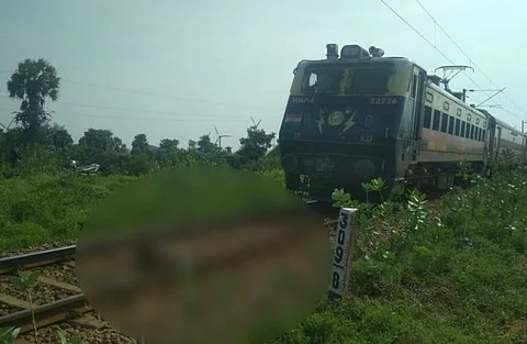 ரயில் முன் பாய்ந்து தற்கொலை செய்த அரசு ஊழியர்...