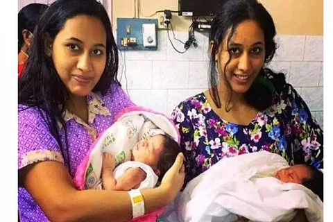 ஒரே நாளில் திருமணம் செய்த இரட்டை சகோதரிகள்... ஒரே நாளில் குழந்தை பெற்ற அதிசயம்...