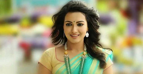 நீச்சல் குள புகைப்படத்தை வெளியிட்டு இணையத்தை அலறவிட்ட நடிகை...ஏங்கி தவிக்கும் ரசிகர்கள்...!!